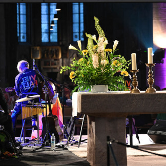 ( Bild: Christine Dierenbach / Stadt Nürnberg ) 130.000 Menschen besuchten zum Auftakt des Kirchentags am Mittwoch den Abend der Begegnung in der Nürnberger Innenstadt.