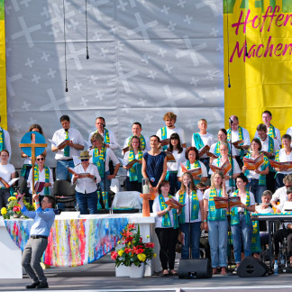 ( Bild: Robert Hackner / Stadt Nürnberg ) Impressionen vom Eröffnungsgottesdienst des Kirchentags auf dem Hauptmarkt