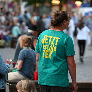 ( Bild: Christine Dierenbach / Stadt Nürnberg ) 130.000 Menschen besuchten zum Auftakt des Kirchentags am Mittwoch den Abend der Begegnung in der Nürnberger Innenstadt.