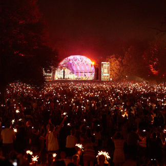 Lichtermeer aus Wunderkerzen