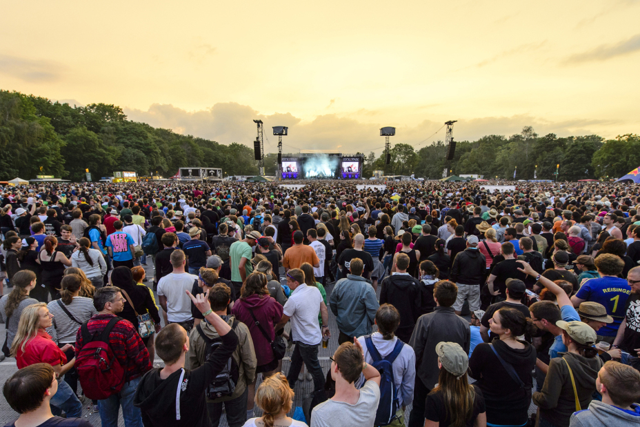 Menschen vor der Bühne bei Rock im Park