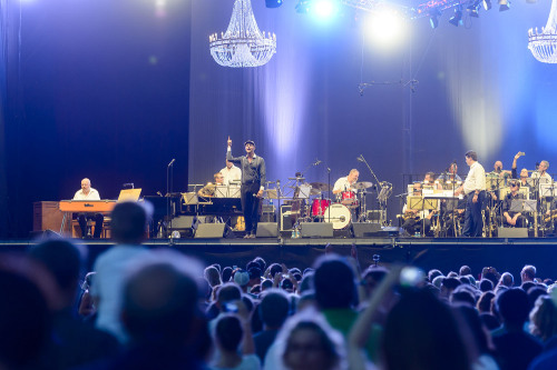 Max Mutzke auf der Bühne bei Stars im Luitpoldhain
