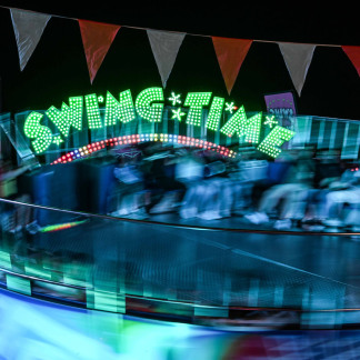 Abends auf dem Nürnberger Volksfest.