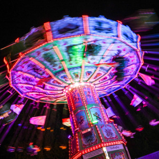 Abends auf dem Nürnberger Volksfest.
