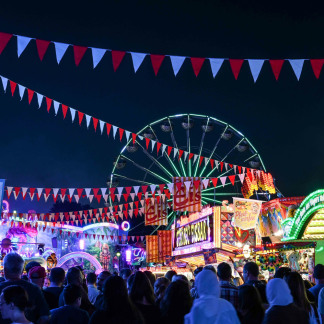 Abends auf dem Nürnberger Volksfest.