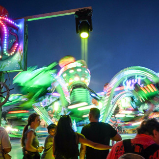 Abends auf dem Nürnberger Volksfest.