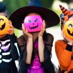Mädchen in Halloween Kostümen