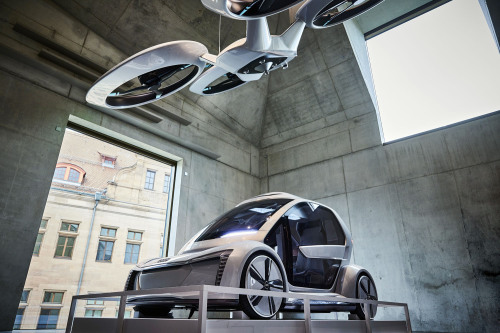 Elektroauto und Drohne im Deutschen Museum Nürnberg. © Ludwig Olah / Deutsches Museum