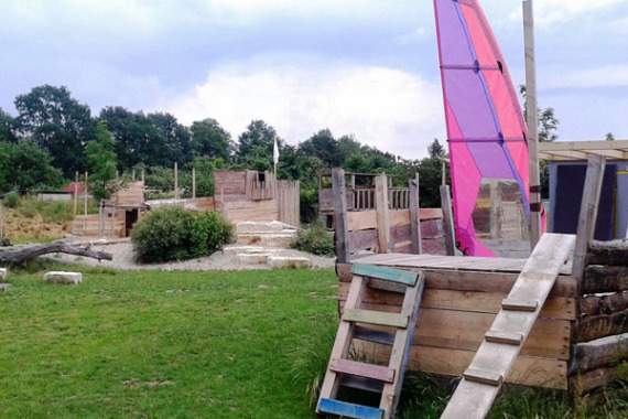 Aki Außengelände auf dem Aktivspielplatz Fuchsbau in Muggenhof.