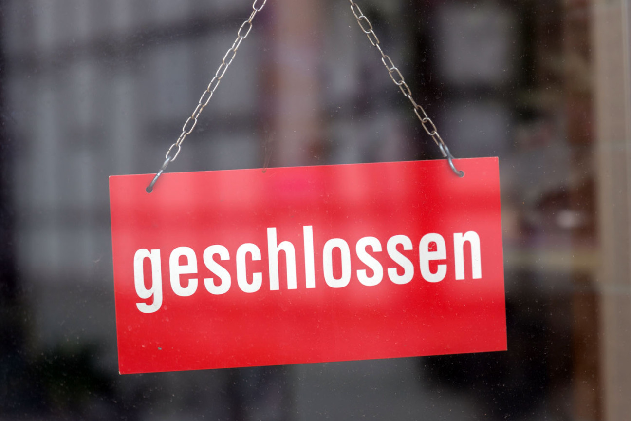 Schild mit der Aufschrift Geschlossen., Bild © Corinna - stock.adobe.com