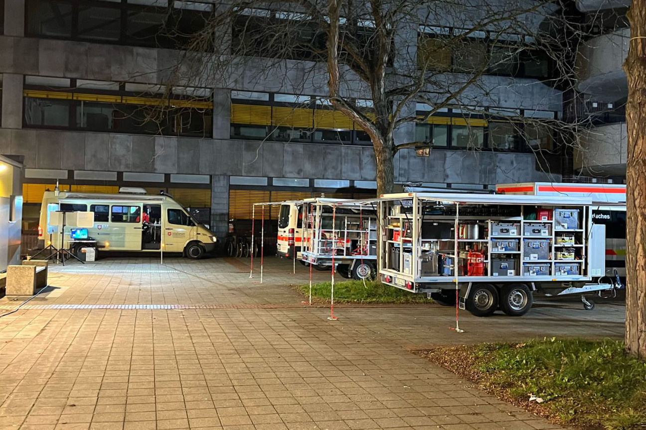 Fund einer Fliegerbombe am 14. November 2025: Versorgung der Evakuierten in der Betreuungsstelle., Bild © Andreas Schwarzmann / Stadt Nürnberg