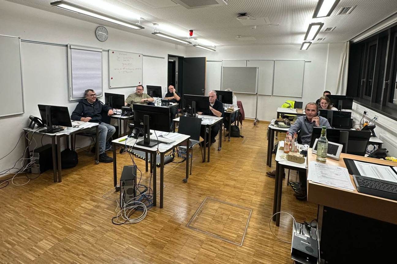 Die Mitarbeiterinnen und Mitarbeiter des Bürgertelefons nehmen die Anrufe der Bürgerschaft entgegen., Bild © Andreas Schwarzmann / Stadt Nürnberg