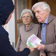 Enkeltrick Seniorenpaar übergibt Geld