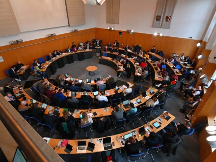 Foto von einer Sitzung vom Stadtrat in Nürnberg., Bild © Christine Dierenbach / Stadt Nürnberg