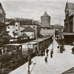 Zug im Ludwigsbahnhof um 1900 (Postkarte aus dem Jahr 1961)