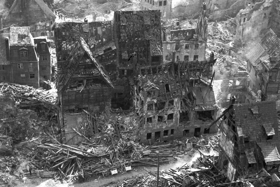 Bild © Hochbauamt (Kolb) / StadtAN/A39 II 4519 S Zerstörung im Zweiten Weltkrieg - Ölberg von der Kaiserburg aus, Bild © Hochbauamt (Kolb) / StadtAN/A39 II 4519 S