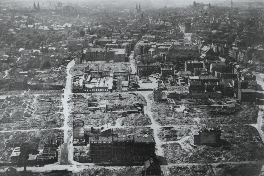 Bild © StadtAN/A41 Repro 151 10 Luftangriffe auf Nürnberg - Blick auf Wöhrd von Osten nach Westen, Bild © StadtAN/A41 Repro 151 10