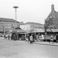 1971 war Dürerjahr. Im Hintergrund ist ein großes Werbeplakat zu sehen.