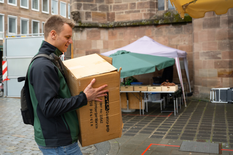 Dominik Gräser von den Nürnberger Märkten beim Frühjahrs-Trempelmarkt.