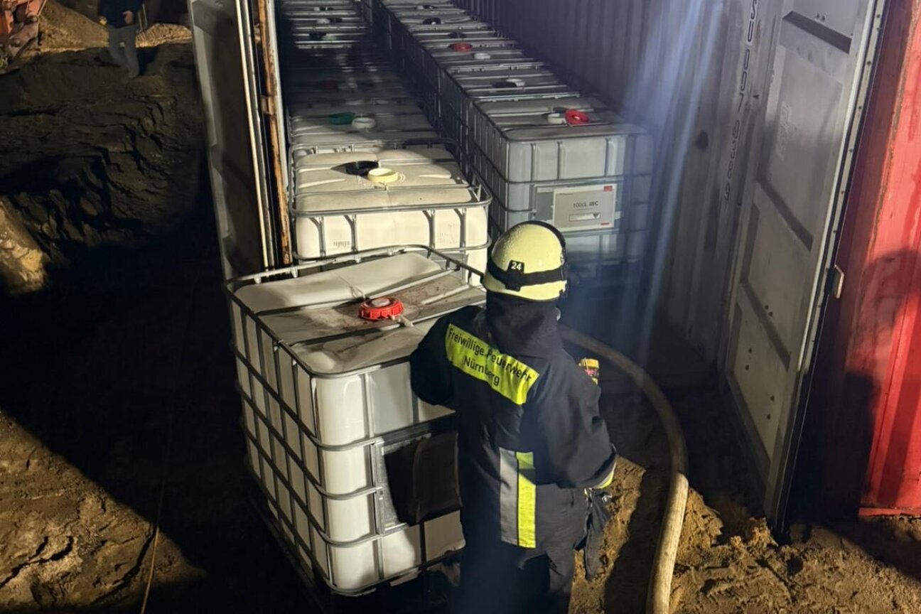 Ein Container wird mit Wasser befüllt.