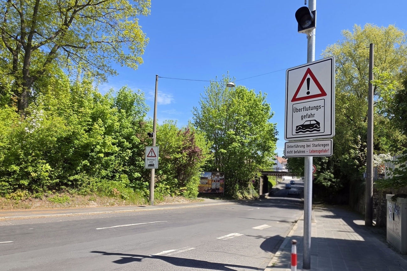 Die Warnanlage vor der Unterführung in Zabo., Bild © Tim Koß / Stadt Nürnberg