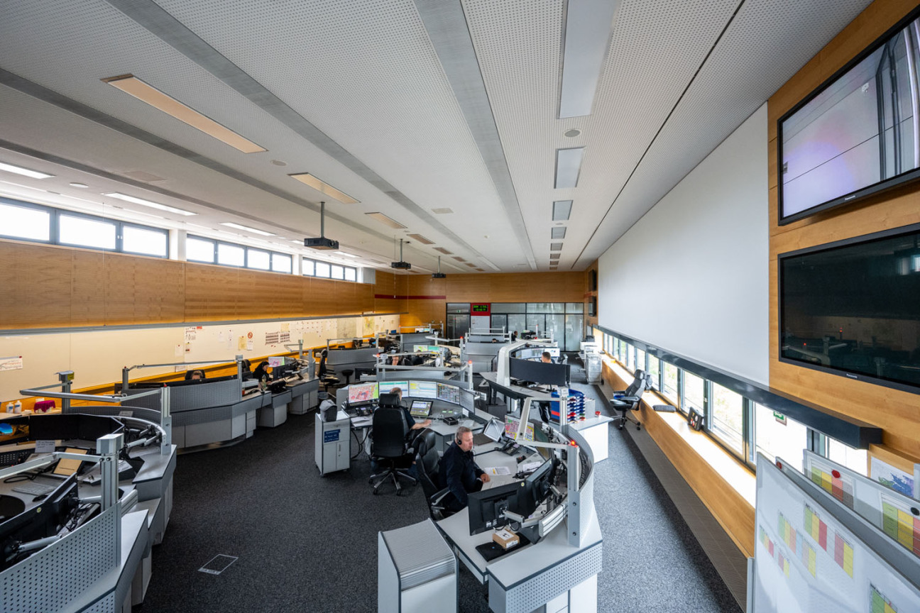 Blick in die Integrierte Leitstelle Nürnberg in der Feuerwache 4., Bild © Christine Dierenbach / Stadt Nürnberg