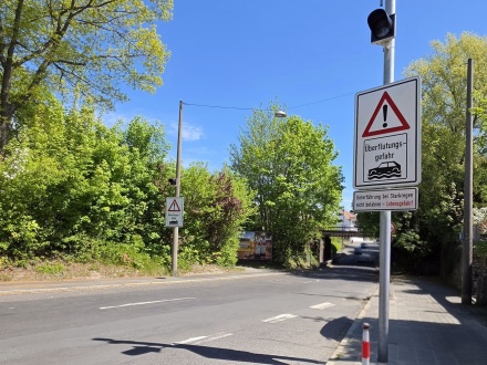 Die Warnanlage vor der Unterführung in Zabo., Bild © Tim Koß / Stadt Nürnberg