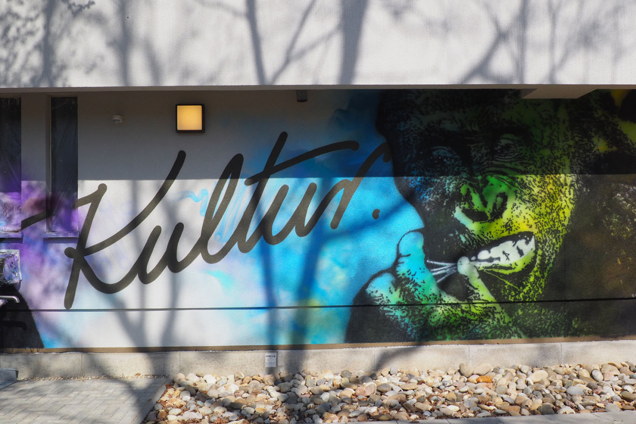 Bemalte Fassade des Gemeinschaftshauses Langwasser., Bild © Stadt Nürnberg