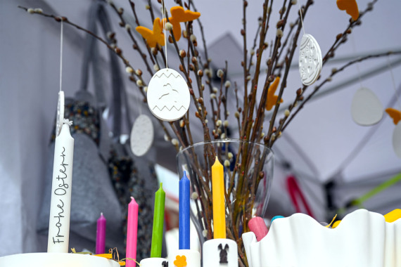 Dekorative Kerzen auf dem Nürnberger Ostermarkt.