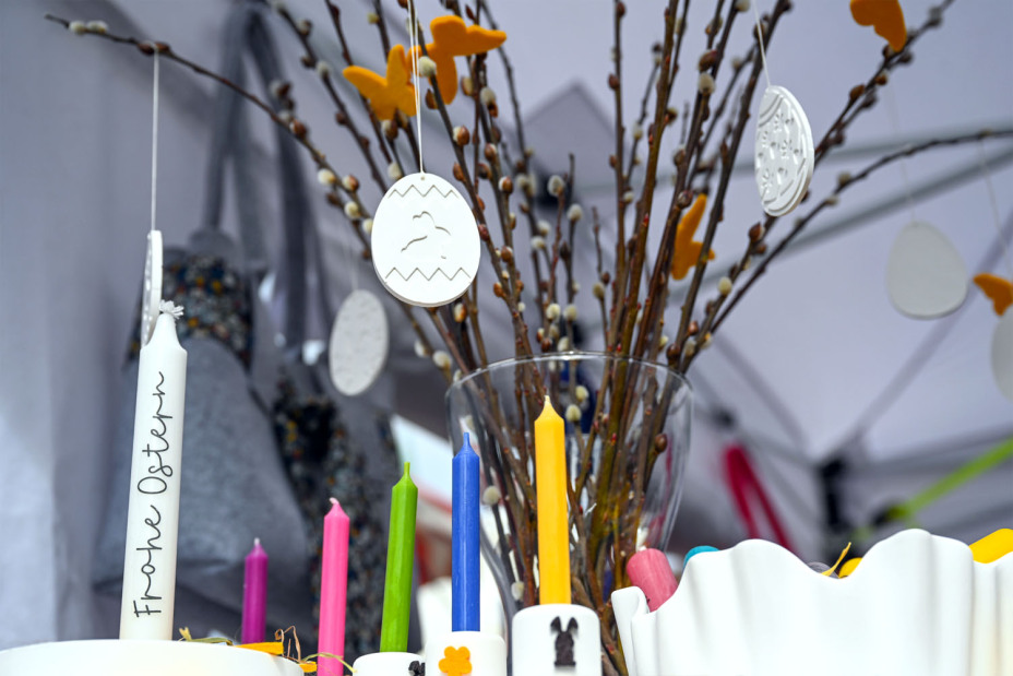 Dekorative Kerzen auf dem Nürnberger Ostermarkt.
