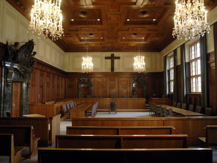 Das Bild zeigt den Saal 600 im Memorium Nürnberg Prozesse.