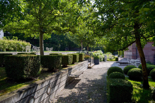 Blick in den Garten des Museum Tucherschloss.