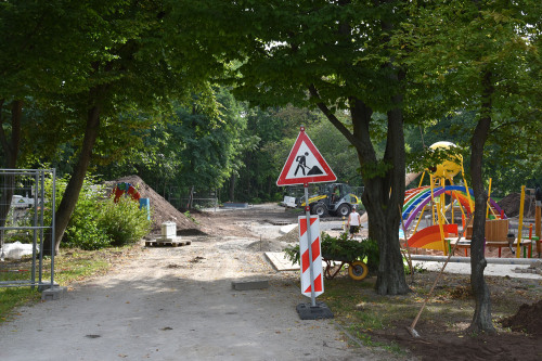 Baustelle und Bäume © Ohne Bildnachweis