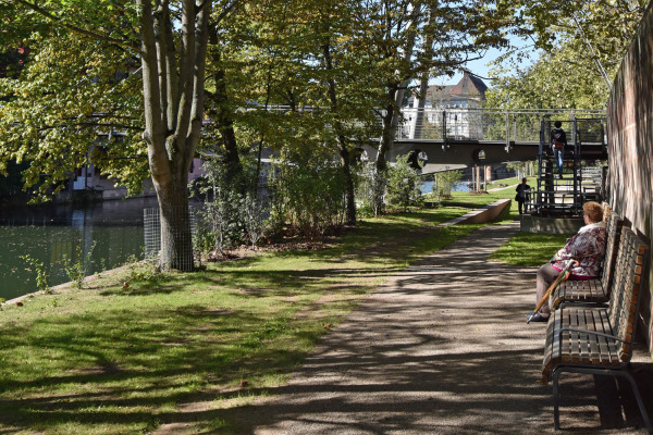 Bänke am neu gestalteten Pegnitzufer