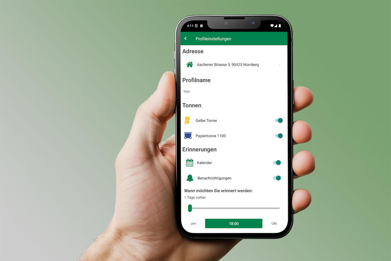 Eine Hand hält ein Smartphone. Auf dem Display ist die Abfall-App des ASN zu sehen., Bild © RegioIT/Sönke Hayen / AdobeStock