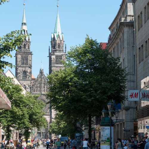 Blick in die Karolinenstraße der Nürnberger Fußgängerzone © Christine Dierenbach / Stadt Nürnberg