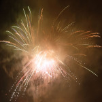 Am Himmel sichtbare Feinstaubbelastung durch Raketen in der Silvesternacht.