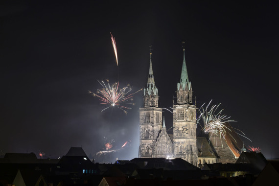 Lorenzkirche mit Feuerwerk