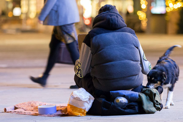 Obdachloser mit Hund