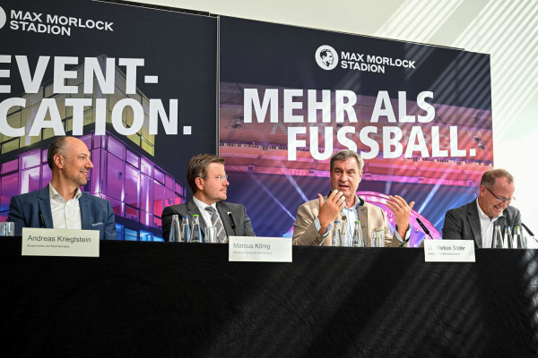 v. l. n. r.: Bürgermeister Andreas Krieglstein, Oberbürgermeister Marcus König, Ministerpräsident Dr. Markus Söder und Jörg Ammon, Präsident des Bayerischen Landes-Sportverbands e. V., bei der Pressekonferenz zur Interessensbekundung der Finals 20XX.