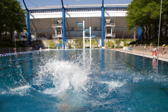 Schwimmen im Stadionbad
