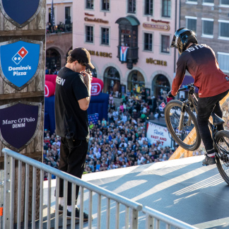 Der Weg führte aus dem Rathaus-Fenster...