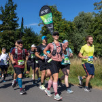 Läufergruppe mit Pacemaker beim Metropolmarathon im Fürther Wiesengrund.