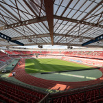Blick von oben auf das Fußballfeld im Max-Morlock-Stadion.