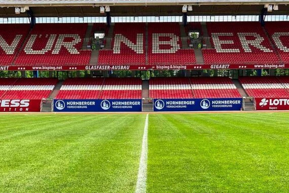 Rasen des Max-Morlock-Stadions