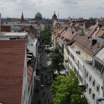 Blick vom ehemaligen Kaufhof-Gebäude in der Innenstadt auf die Breite Gasse in Richtung Weißer Turm.