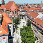 Der Lorenzer Platz aus der Luft gesehen.