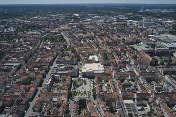 Luftbild der Südstadt mit dem Aufseßplatz und dem ehemaligen Kaufhof.