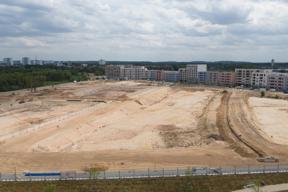 Das neue Quartier Lichtenreuth: Blick auf die bereits errichteten Wohnungen des ersten Bauabschnitts. Im Vordergrund befindet sich die Baufläche für die weiteren Bauabschnitte., Bild © Stadt Nürnberg