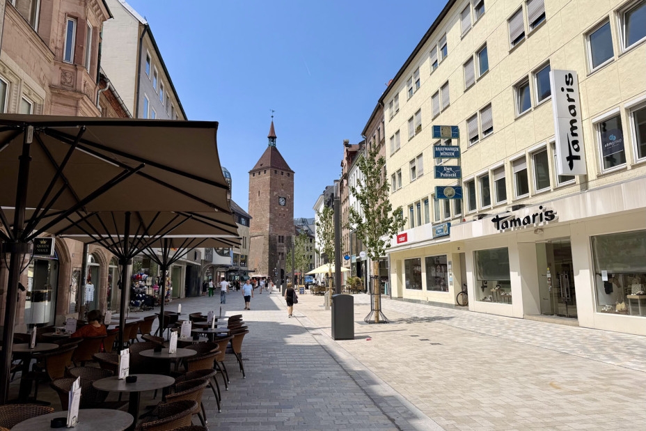 Juni 2026: Neues Pflaster und neue Bäume.